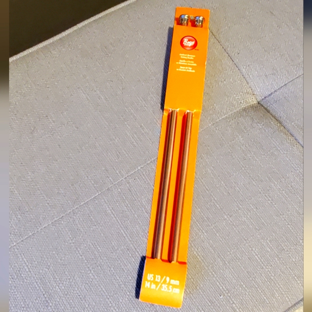 8/$30   NWT  Boye knitting needles in rose gold